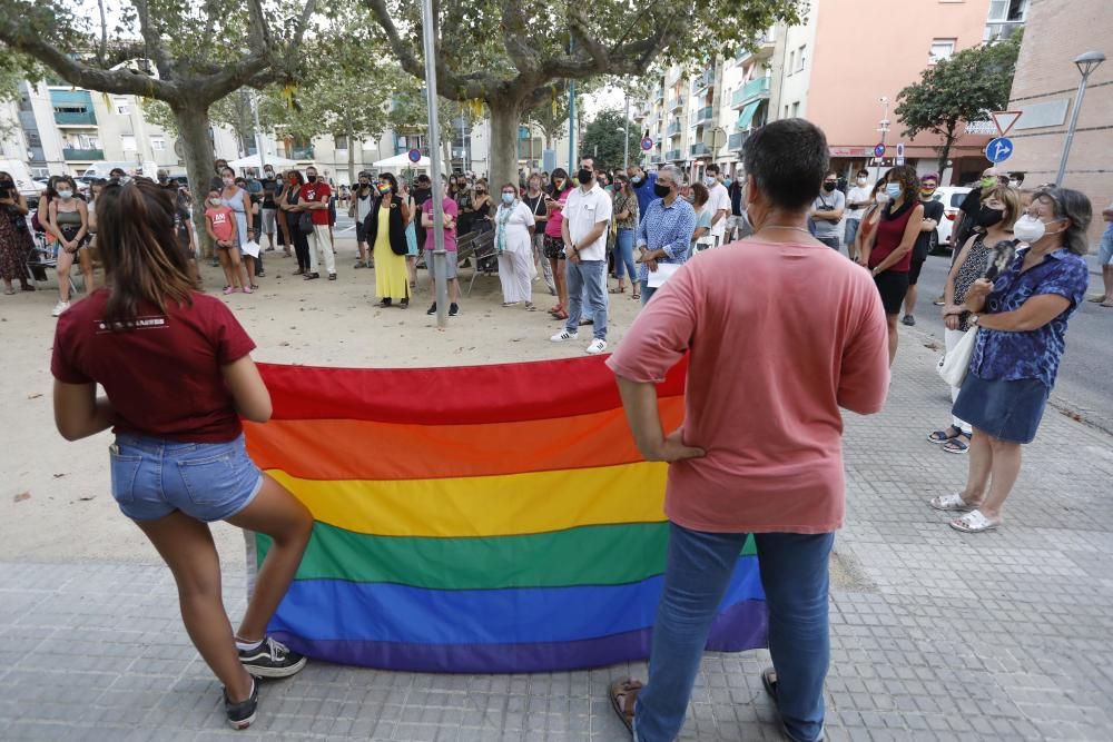 Concentració a Salt per rebutjar una agressió transfòbica