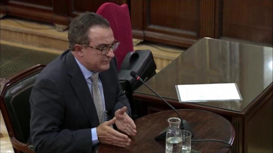 Manuel Castellví diu que els Mossos no van tancar cap col·legi abans de l'1-O