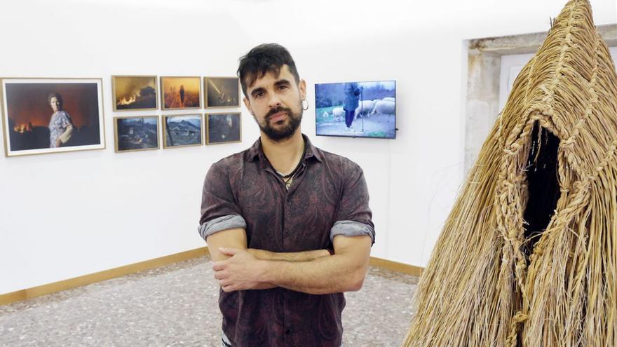 El fotoperiodista Brais Lorenzo, premiado con el World Press Photo europeo por su cobertura de los incendios en Galicia