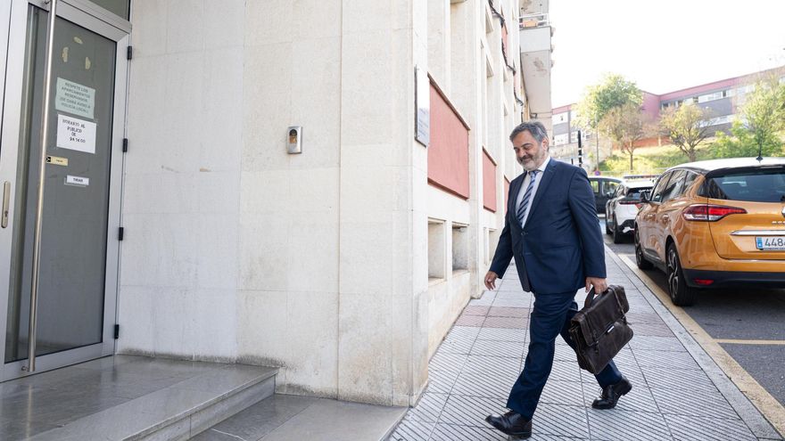 Juan Luis Berros, a su entrada a los juzgados de Pola de Siero, este jueves.