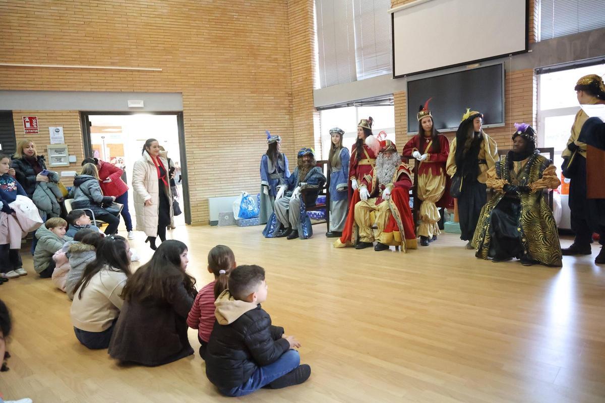 Fotogalería | Los Reyes Magos reparten bicis e ilusión en el IMAS