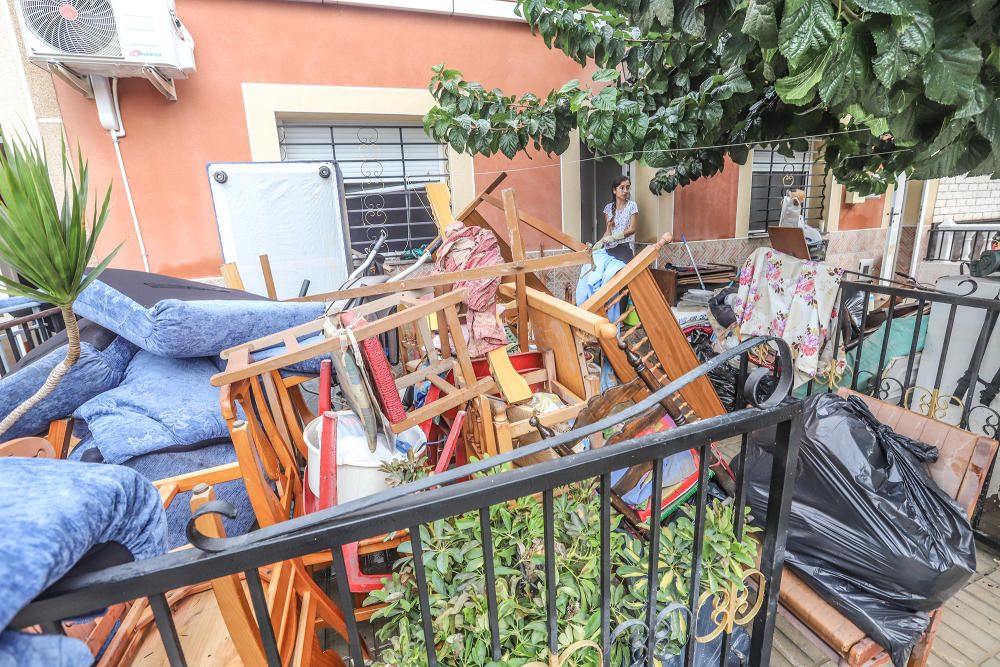 Los vecinos de Molins, devastados por las consecuencias del temporal