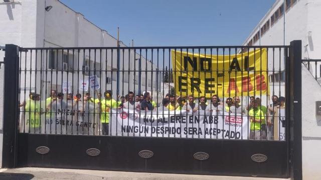 Trabajadores de ABB inician un encierro en la fábrica