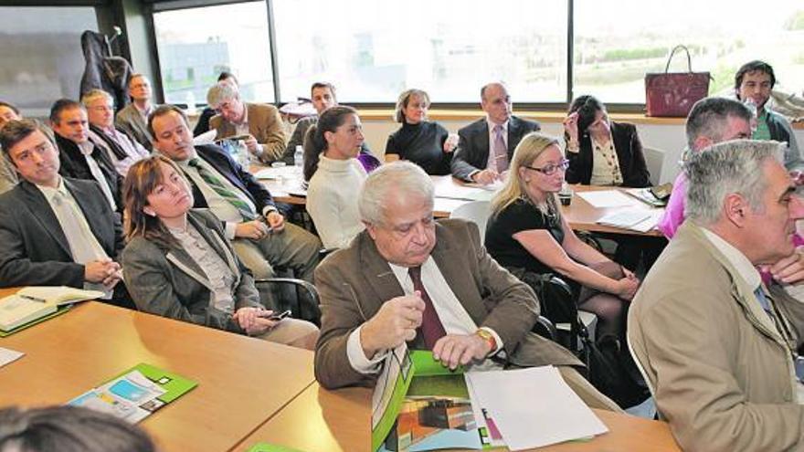 Un momento de la sesión de ayer de los «desayunos tecnológicos» del IUTA en el área empresarial de Cabueñes.