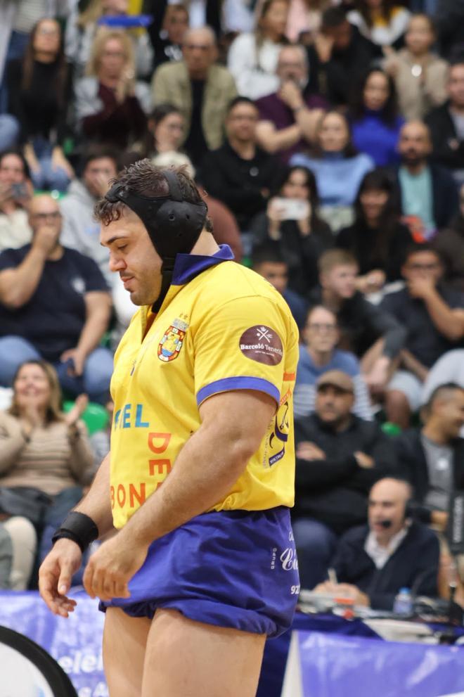 Eusebio Ledesma cierra una temporada perfecta con el triplete de Liga Regional, Insular y Copa
