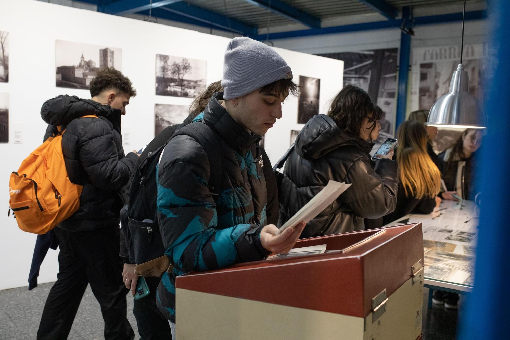 Visita a la exposición del periódico de LA OPINIÓN-EL CORREO DE ZAMORA