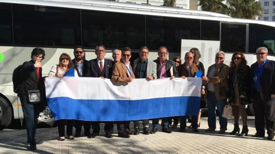 La delegación alicantina que viajó en el autobús.