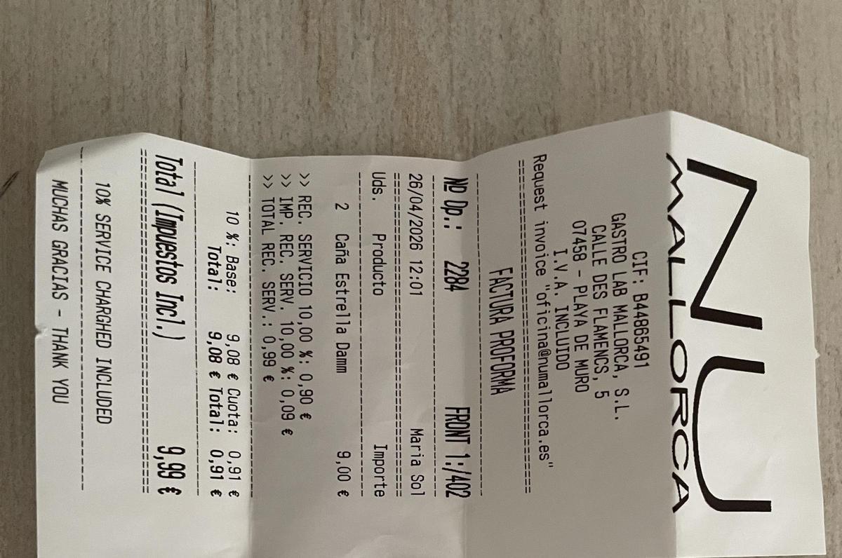 Die Rechnung im Nu Mallorca. Die Service-Gebühr wird direkt miteinberechnet.