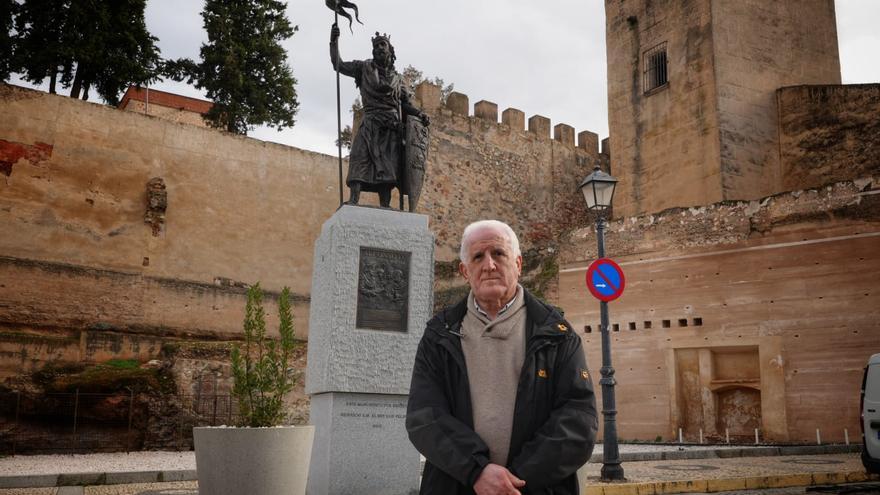 VIDEO | Alfonso IX vuelve a Badajoz ocho siglos después con un monumento en su honor