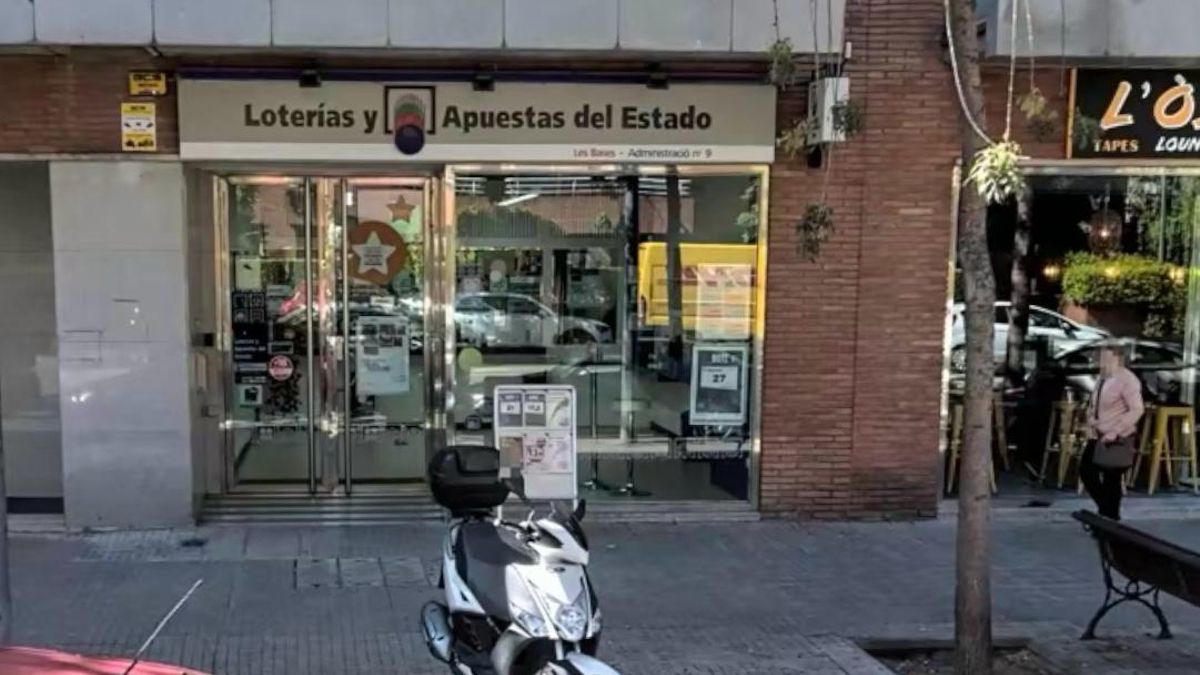Administració número 9 de l'avinguda de les Bases de Manresa, 94
