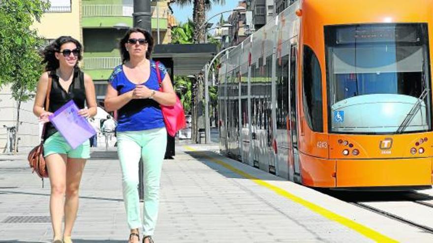 Imagen de una de las pruebas de la Línea 2 del TRAM que unirá el centro de Alicante con San Vicente del Raspeig a partir del 4 de septiembre.