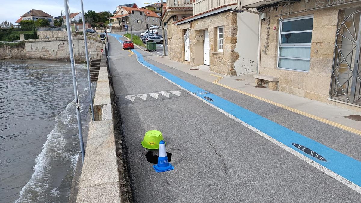 Un cono y una tina avisan del nuevo hoyo en O Con.