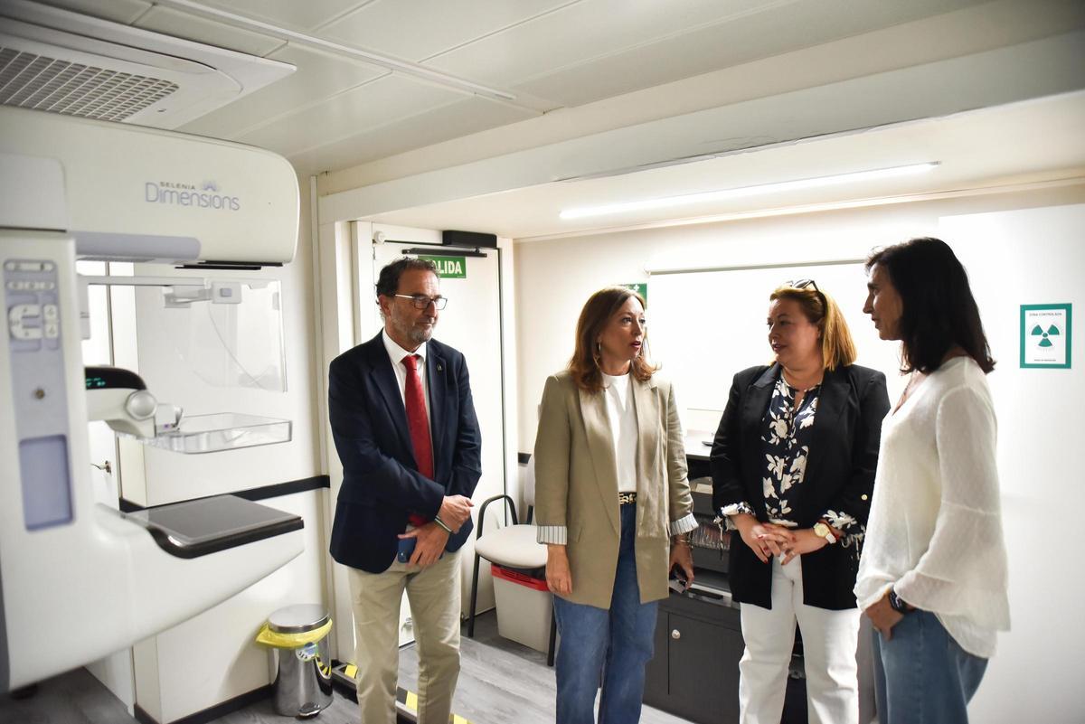 Interior de la Unidad Móvil de cribado de Cáncer de Mama en Cómpeta