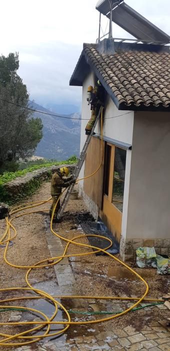 Arde un chalé en Benimantell