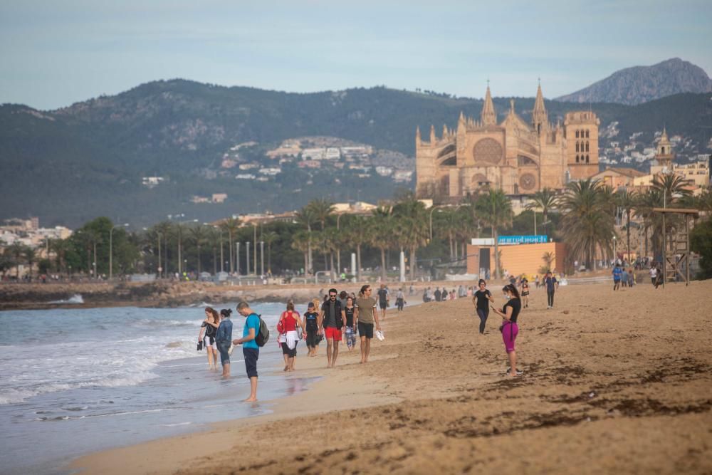 Los mallorquines vuelven a las calles para hacer deporte y pasear