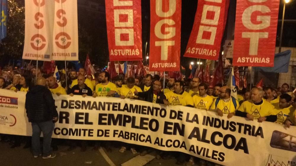 Multitudinaria marcha de "Alcoa no se cierra" en Avilés