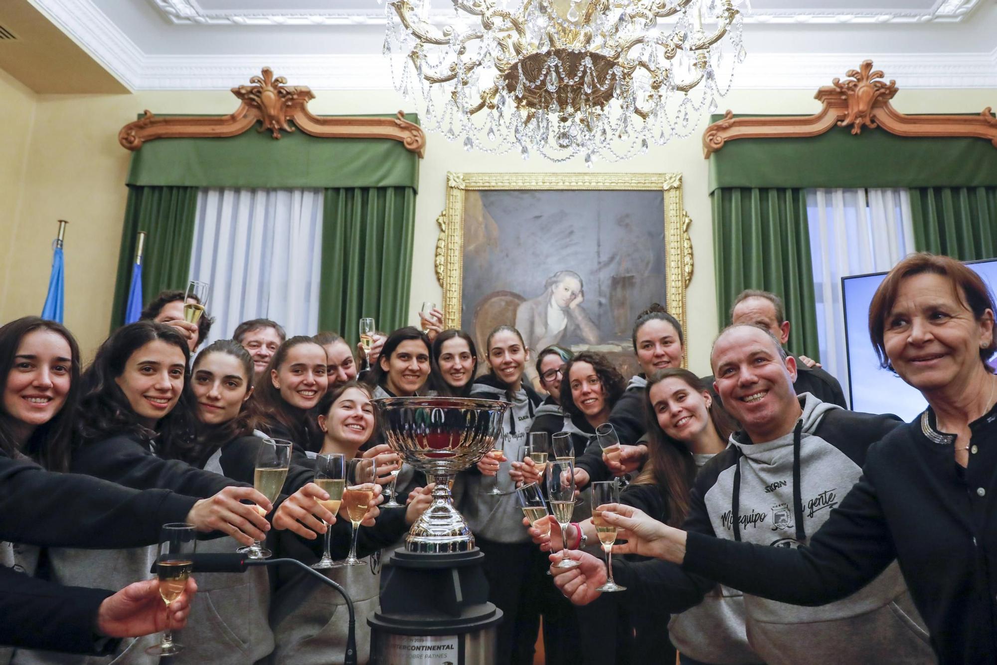 La recepción en el Ayuntamiento a las jugadoras del Telecable Gijón, en imágenes