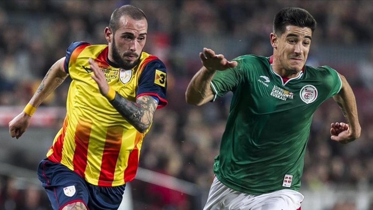 Aleix Vidal trata de superar a Yuri Berchiche en el Catalunya-Euskadi.