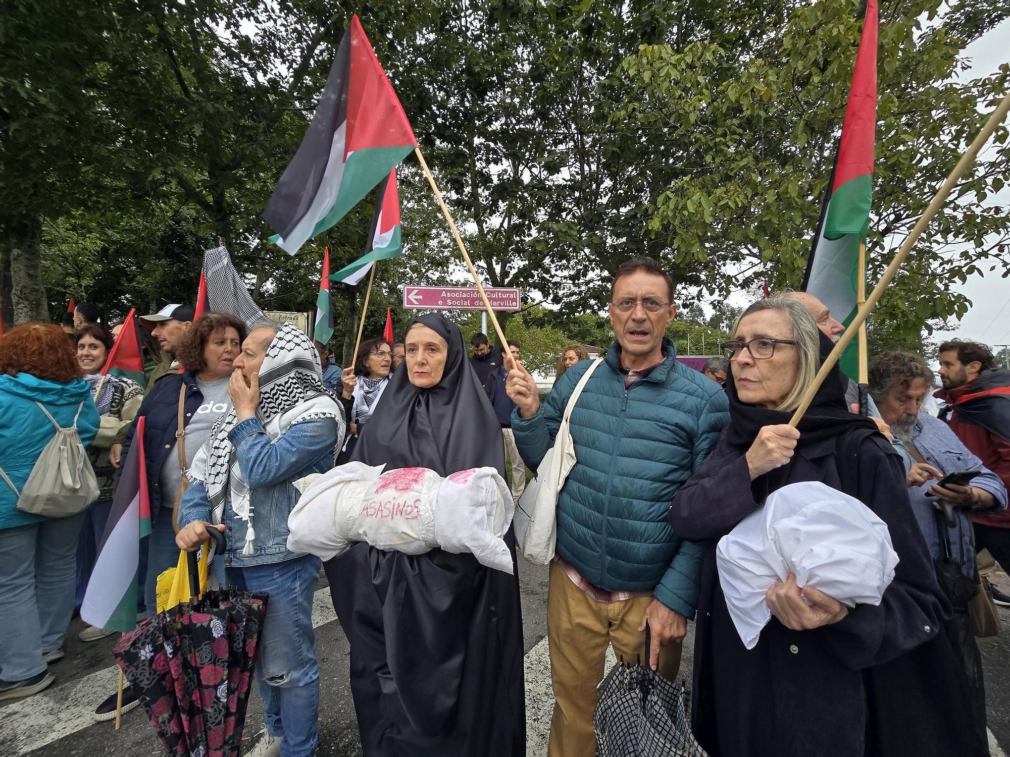 Concentraciones contra el equipo de Israel por el genocidio en Gaza durante el paso de La Vuelta por Pontevedra