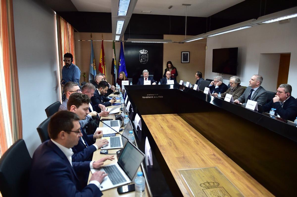 Fotogalería | Las imágenes de la reunión con eurodiputados en Navalmoral por el cierre de Almaraz