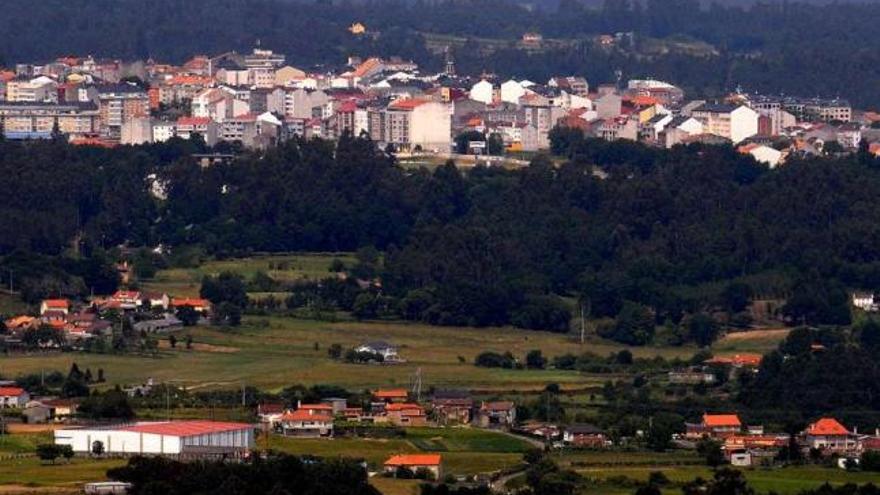 Una vista del casco urbano de A Estrada . // Bernabé/Javier Lalín