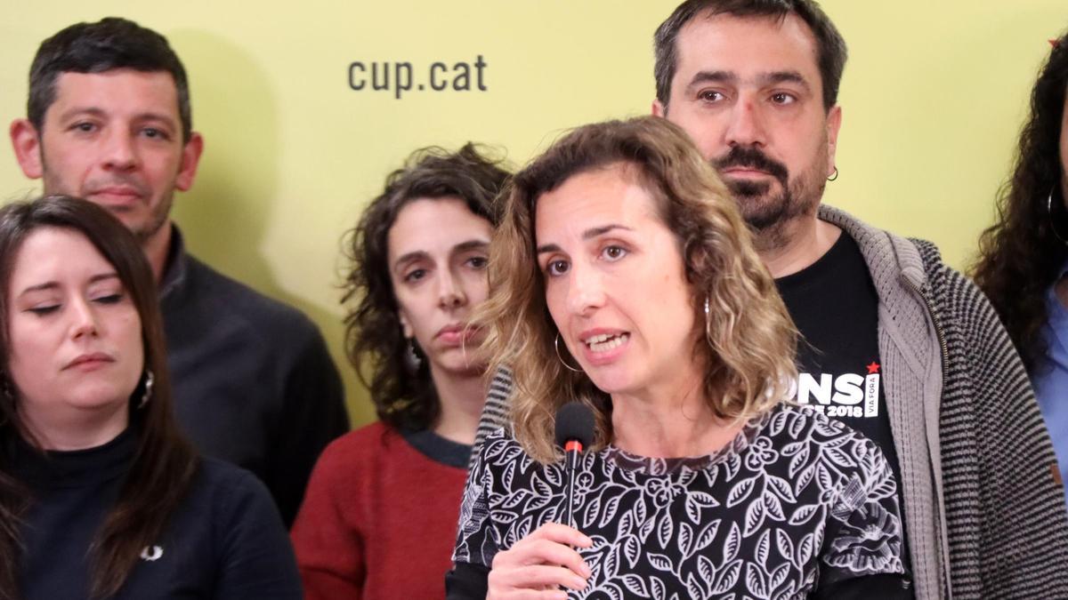 Laia Estrada, candidata de la CUP el 12-M, junto al resto de integrantes de la lista