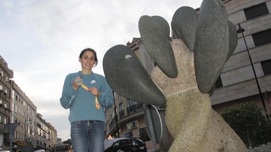 Solange Pereira, con la última medalla de plata conquistada en el 1.500 del Campeonato de España.