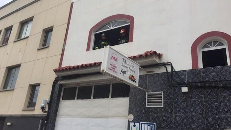 Tres desalojados por un incendio en una casa en el barrio de Salto del Negro