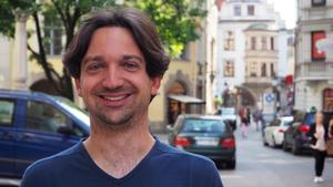 Eduardo Morales i Mónica Martínez-Bravo, premis a la investigació econòmica de Banc Sabadell