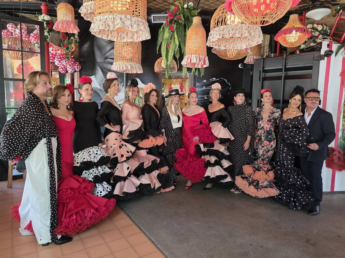 Cordobeses y turistas disfrutan en El Arenal de la primera jornada de día de la fiesta