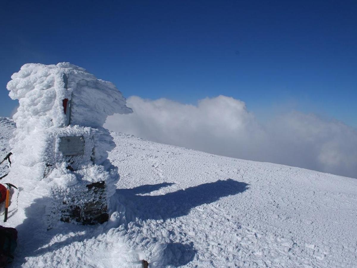 El pico del Moncayo, totalmente nevado.