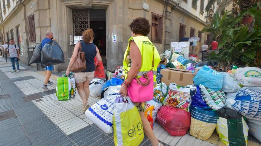 Recogida de ayuda para los damnificado de La Palma en UGT