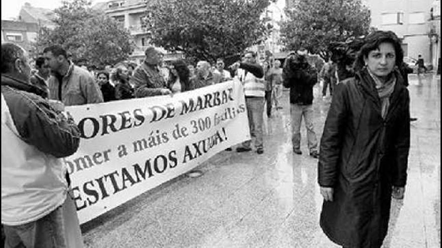 Proveedores de Marbar y parte de sus plantillas, en la manifestación de febrero, en Tomiño. / j. lores