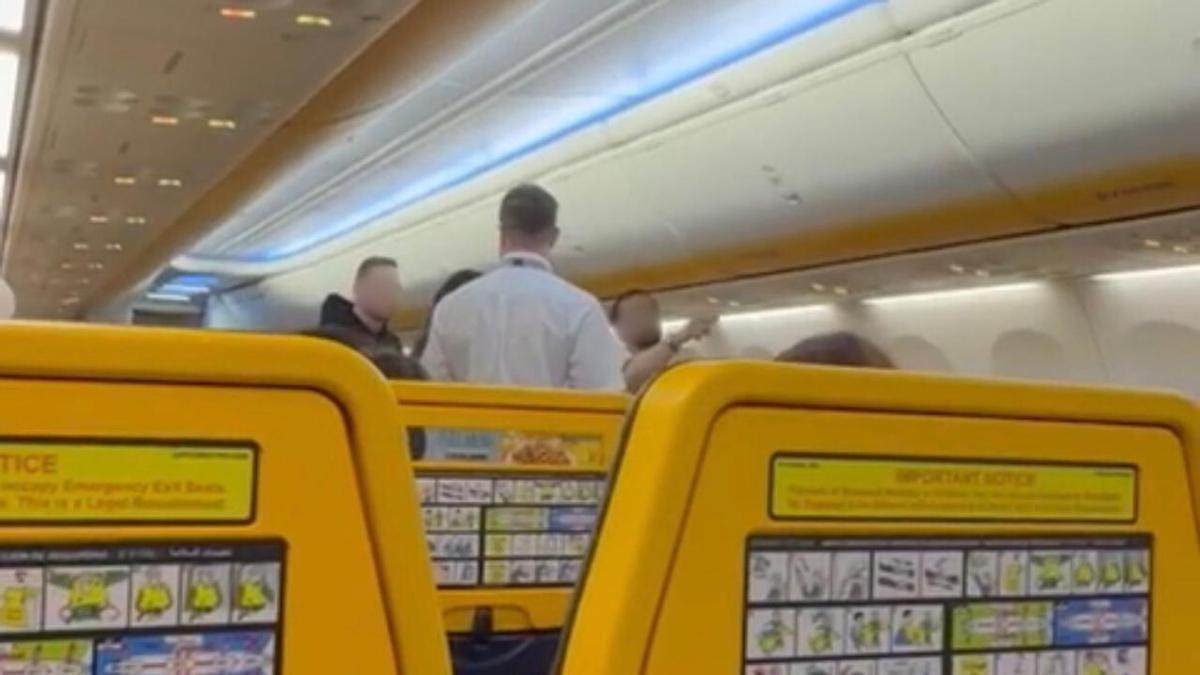 Un hombre aloholizado genera disturbios en un vuelo de Madrid a Ibiza