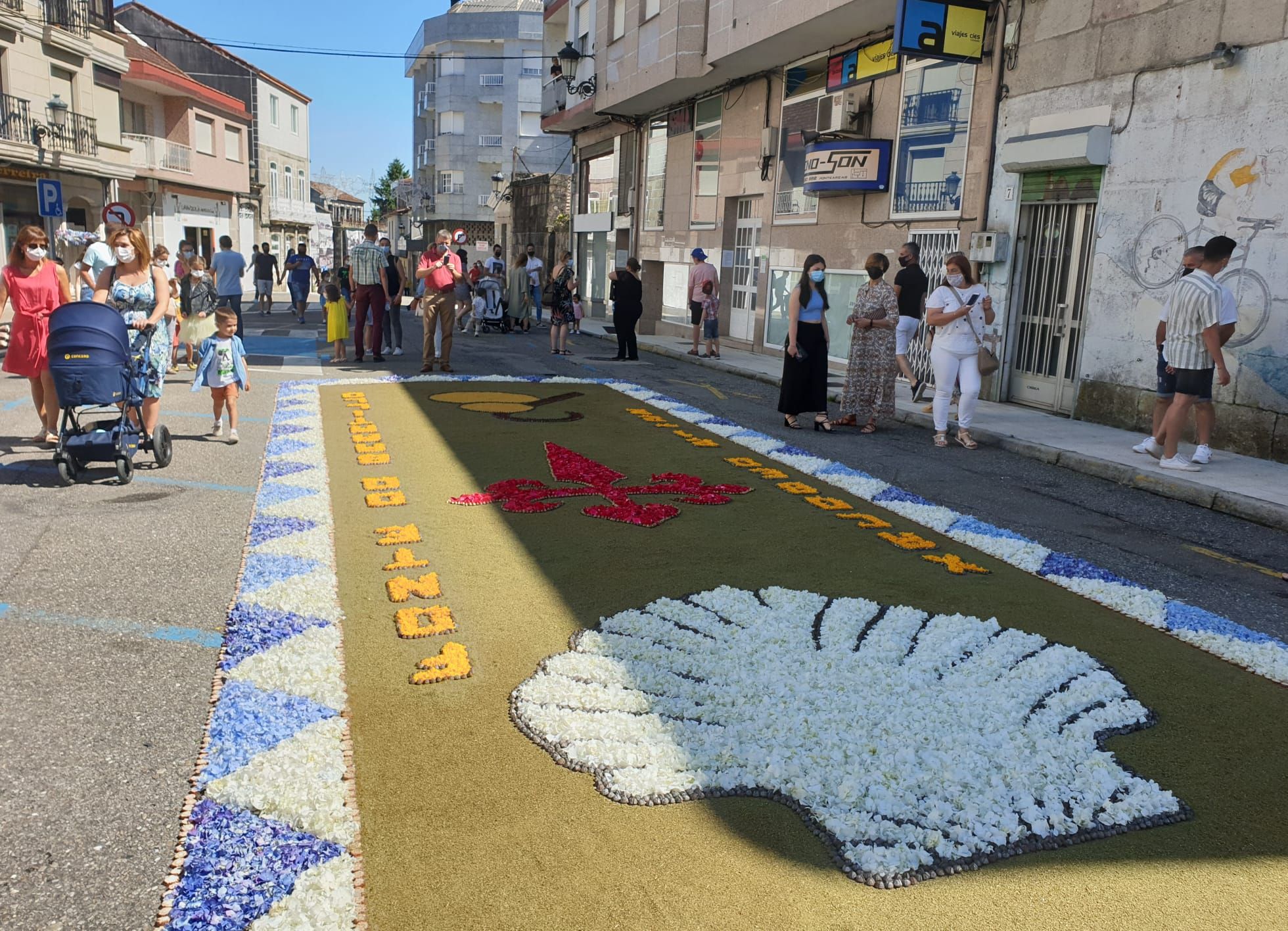 Ponteareas recupera sus alfombras de Corpus adaptándose al COVID