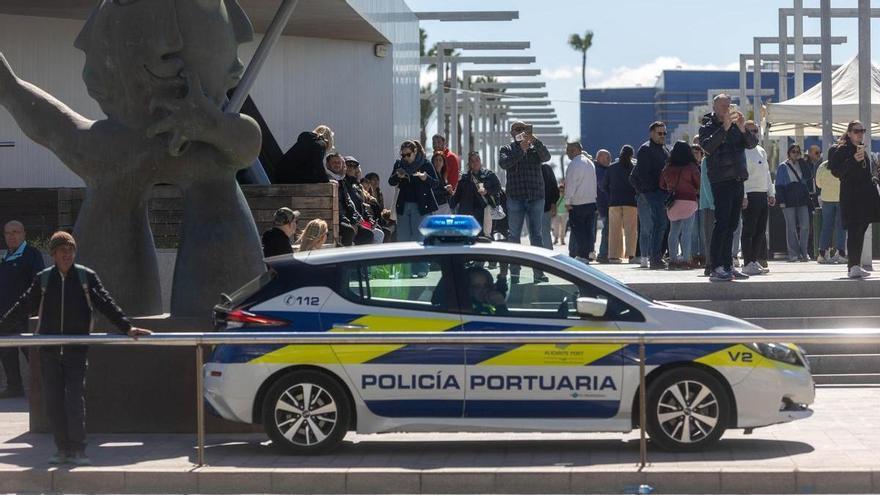 El Puerto de Alicante compra chalecos de protección personal para su Policía