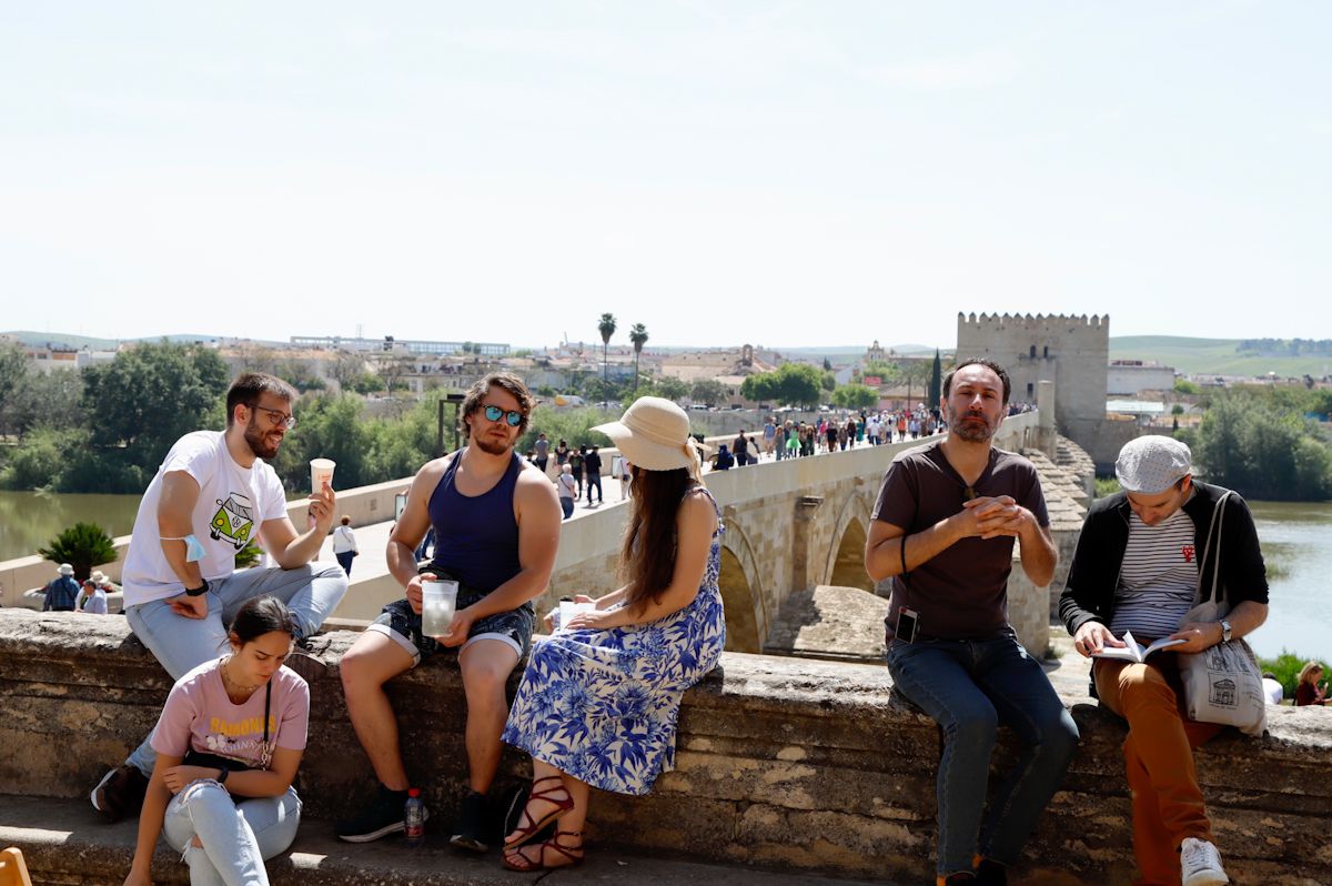 Córdoba se llena de turismo en el fin de semana de las Cruces de Mayo