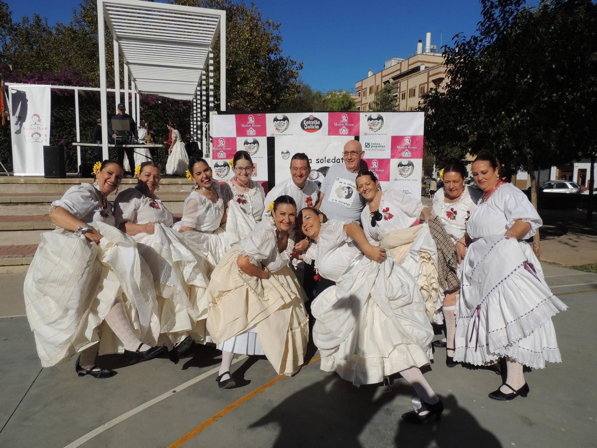 Así fue la espectacular "dansà" en ropa interior de la falla Mont de Pietat