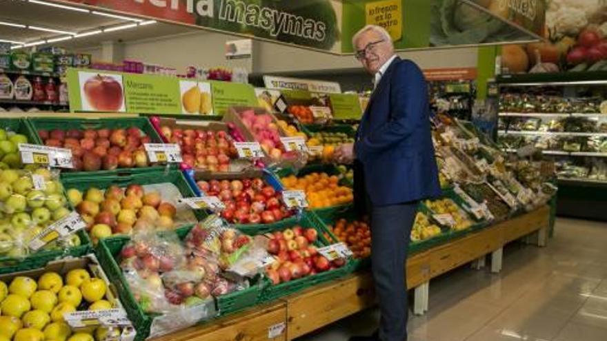 José Juan Fornés, director general de Masymas, en uno de sus supermercados.