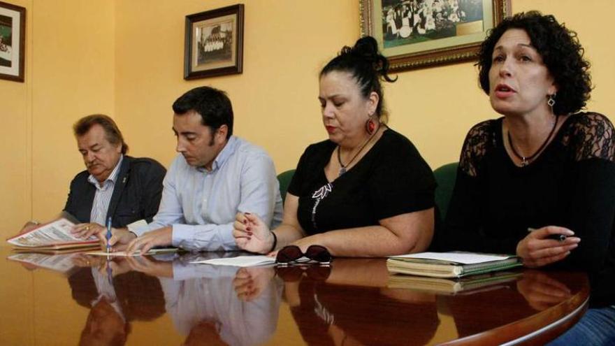 Por la izquierda, Laureano Caicoya, Gerardo Sanz, Isabel Fernández y Consuelo Álvarez.