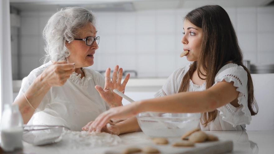 Comer y hablar