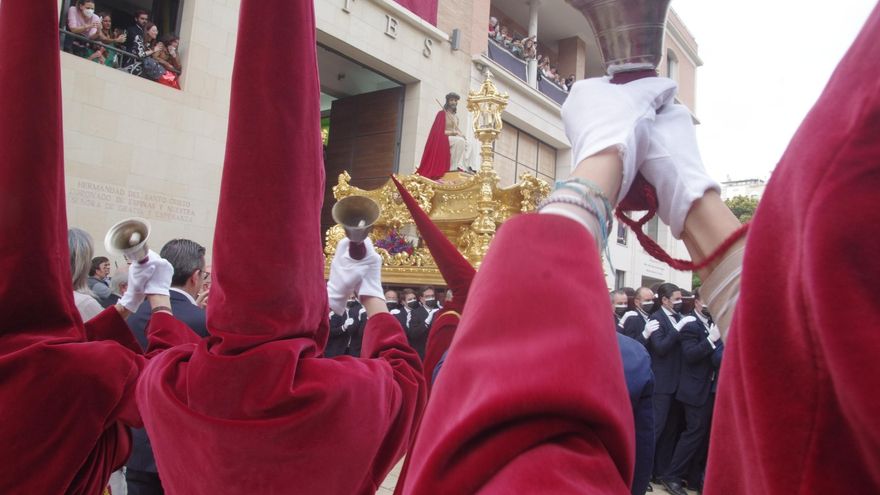 Miradas con el Cristo de Estudiantes