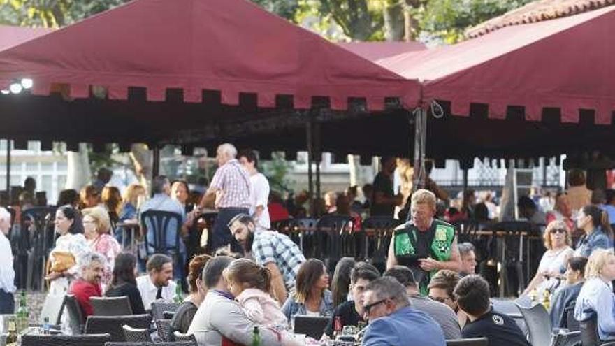 Clientes en terrazas, el pasado año, en el Carbayedo.