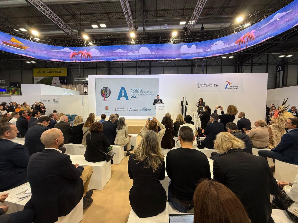 El Patronato de Turismo Alicante City&Beach ha presentado en el stand de Alicante una iniciativa que se pondrá en marcha próximamente, las Rutas del Cine.