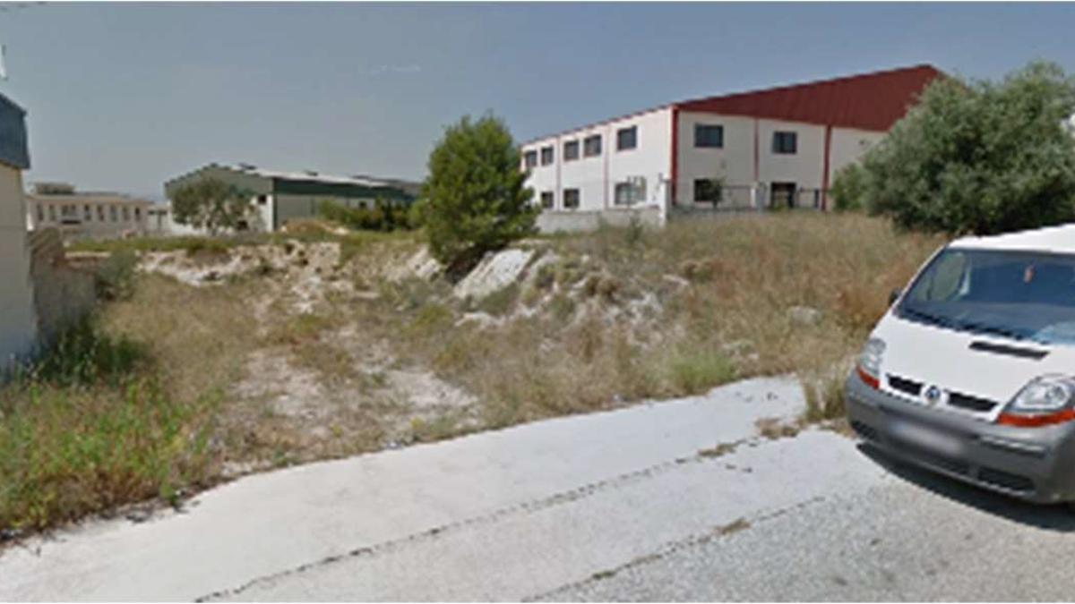 Solar reservado para aparcamiento en el proyecto del polígono de l'Alcúdia de Crespins.
