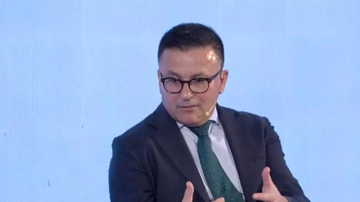 José González: "Con el programa Retorna resolvemos problemas como la vivienda a familias gallegas que vuelven del extranjero"