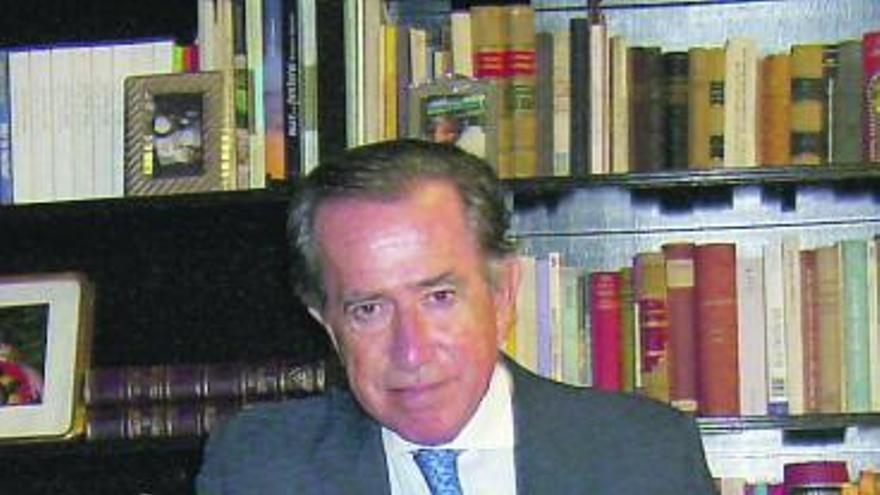 El doctor Enrique Rojas en su despacho de Madrid. / n. v. / epipress