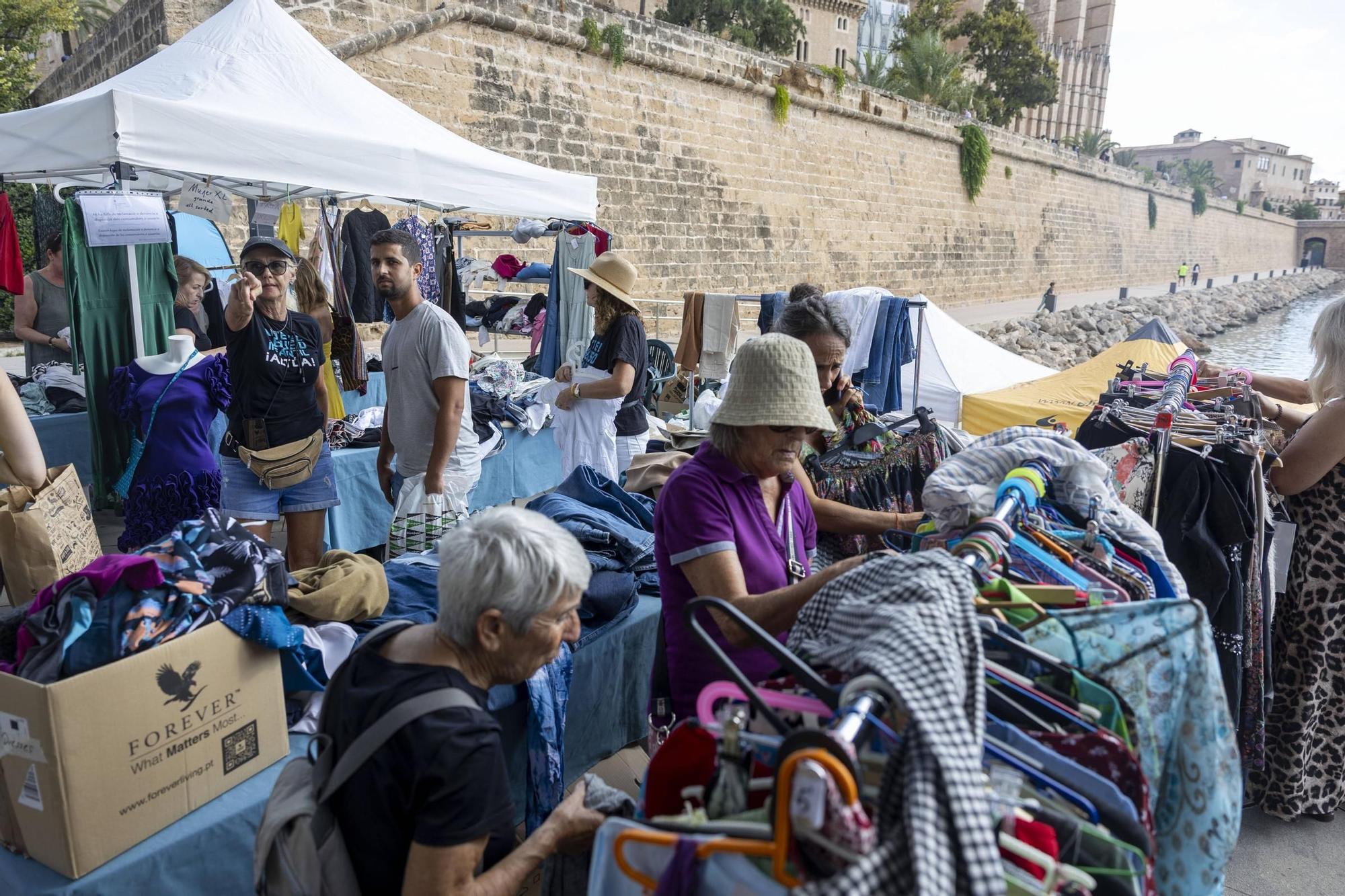 FOTOS | La Fundación RANA celebra su tradicional mercadillo solidario en el Parc de la Mar