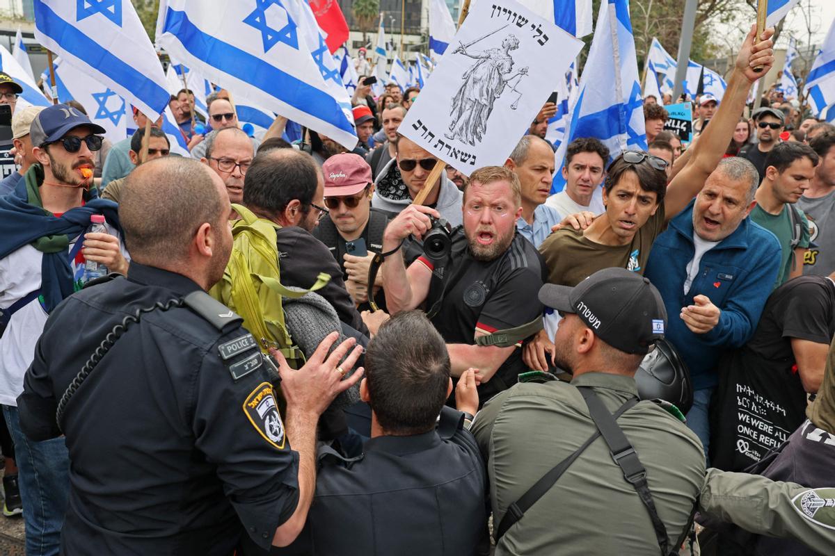 Manifestaciones en Tel Aviv contra las controvertidas reformas legales que promociona el gobierno de extrema derecha del país