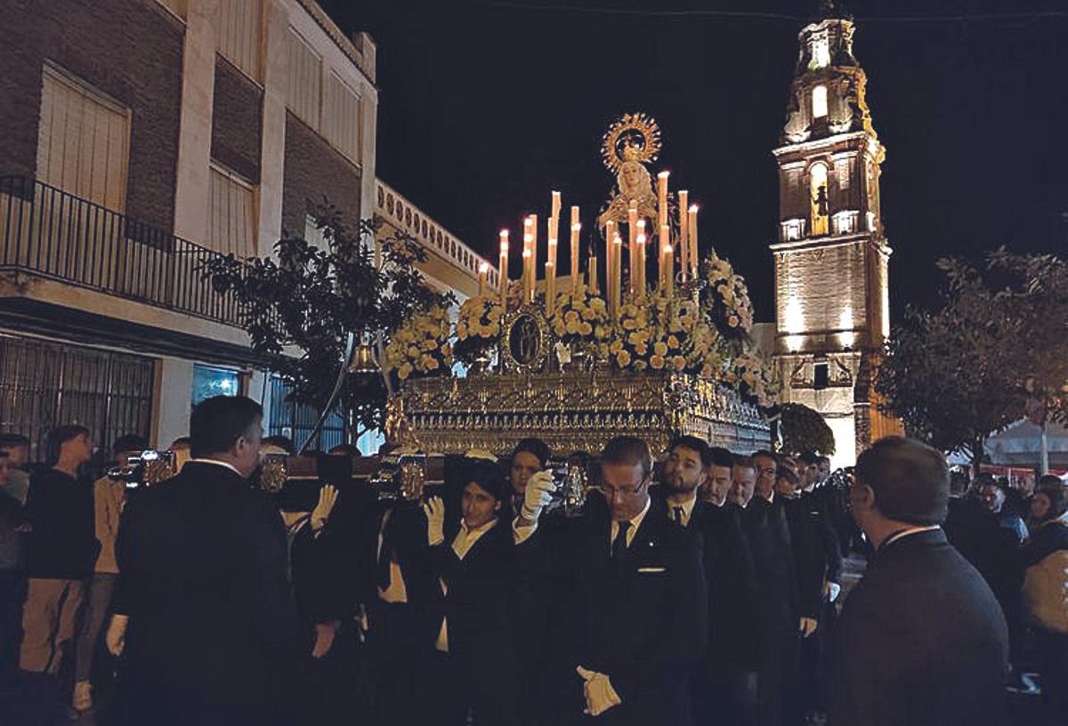 Nuestra Señora de la Soledad durante la procesión del Viernes Santo.